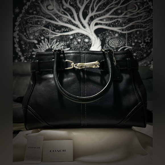 Coach Handbags - Vintage Y2K Coach tote handbag Black Leather Satchel shoulder bag
